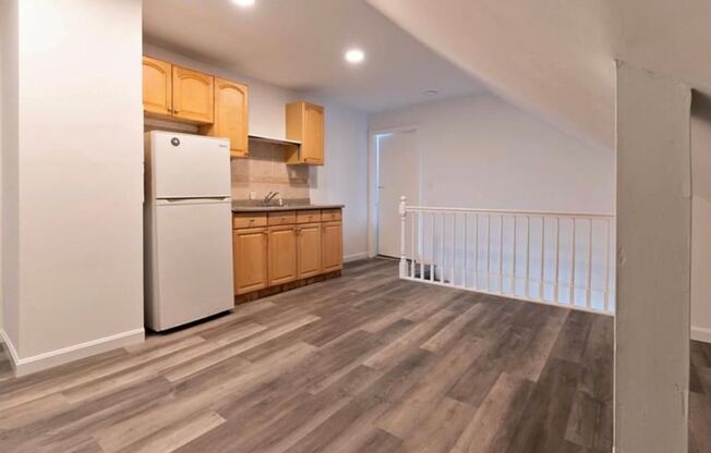 1 bed, 1 bath, $1,700, Unit Unit 2.