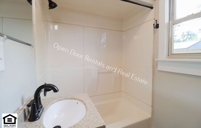 428 Lincoln Highway E