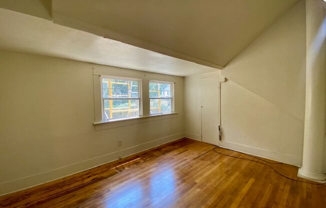 3 Bedroom 1 Bath Downstairs Apartment!