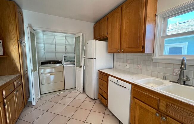 2 beds, 1 bath, $4,995