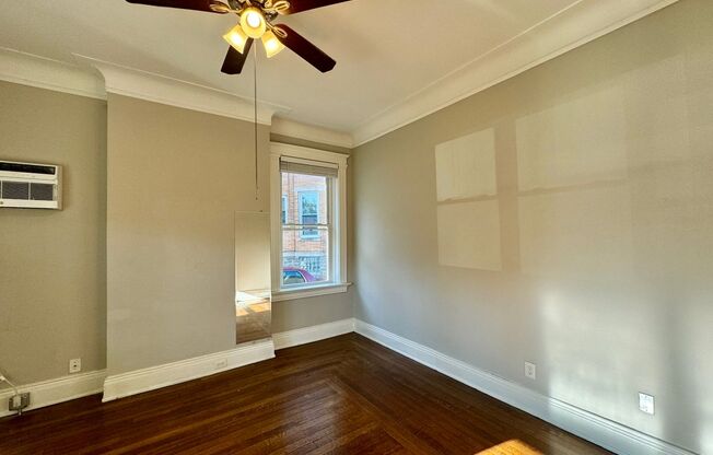 2 beds, 1 bath, 700 sqft, $1,200, Unit Unit 2