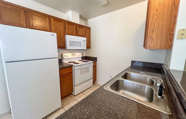Cozy 3 Bed 2 Bath Duplex!