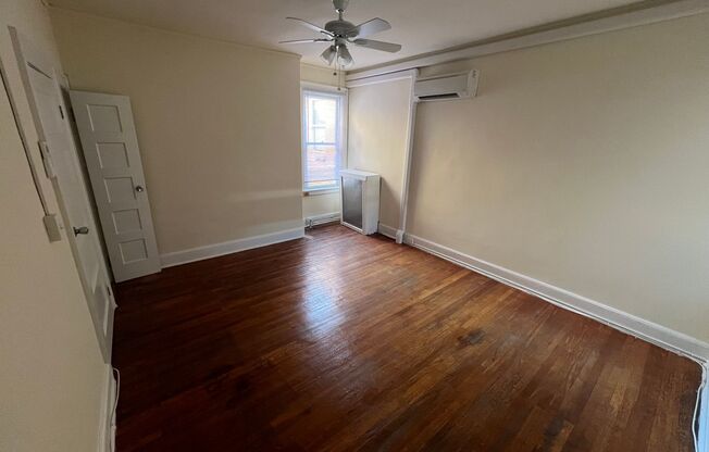 3 beds, 1 bath, 1,000 sqft, $1,850, Unit 3033 N. Calvert St. C5