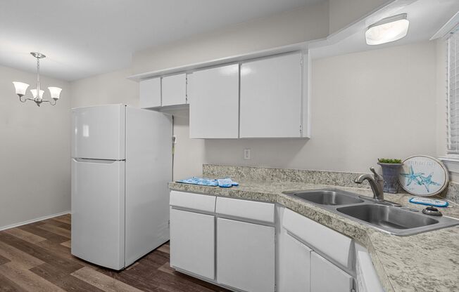 1 bed, 1 bath, 648 sqft, $1,075, Unit #4