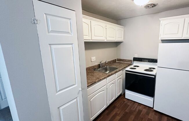 1 bed, 1 bath, 560 sqft, $815, Unit 715-40