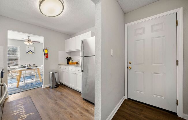 2 beds, 1 bath, 988 sqft, $1,199, Unit 545-201