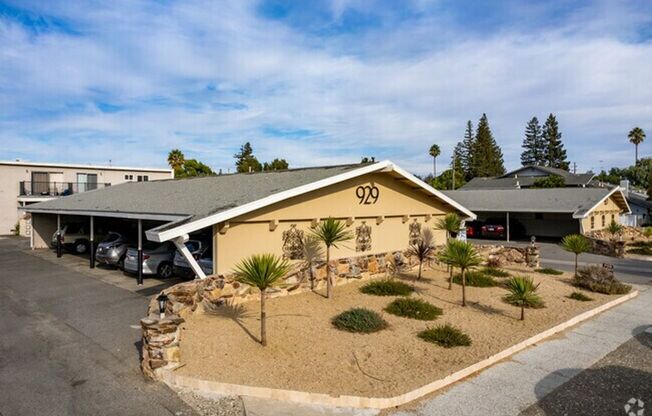Welcome to Tamarack Gardens! Located in the heart of Sunnyvale