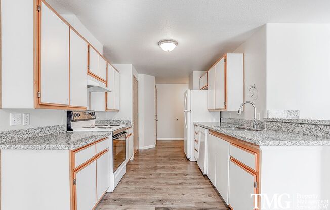 2 beds, 1 bath, 960 sqft, $1,475, Unit 220
