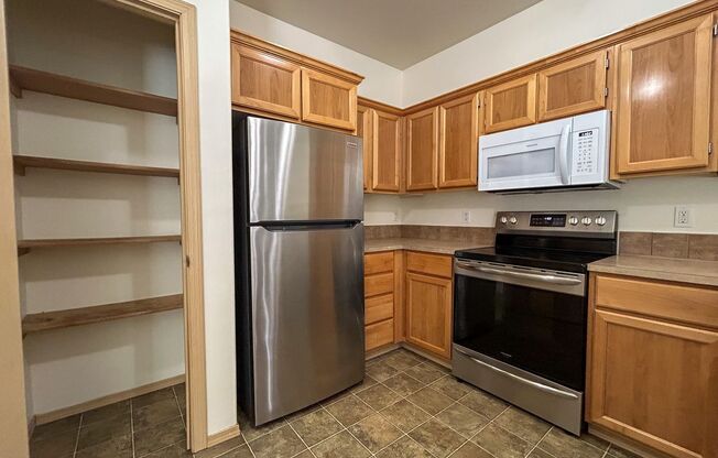 2 beds, 2.5 baths, 1,150 sqft, $1,595, Unit 3752-104