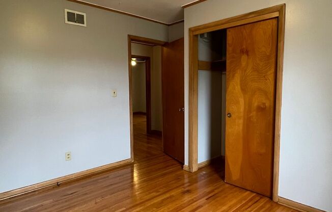 3 beds, 1 bath, $1,200