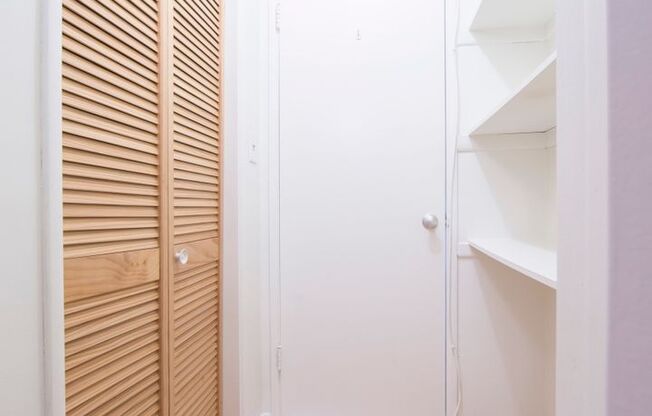 Studio, 1 bath, 375 sqft, $1,975, Unit 101