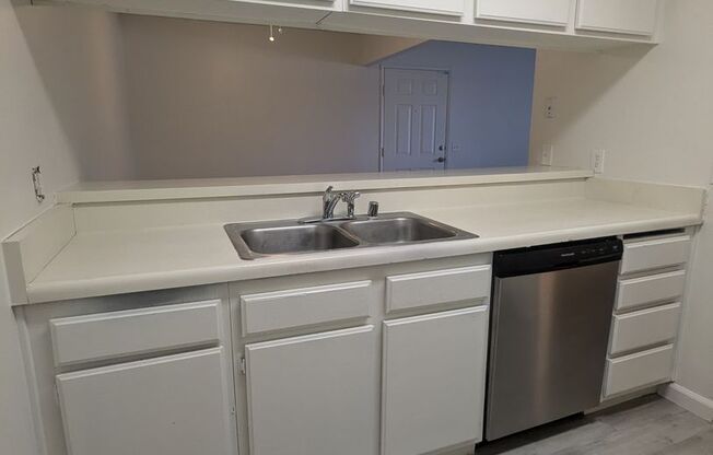 2 beds, 1 bath, $1,000, Unit #12