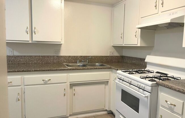 2 beds, 1 bath, 953 sqft, $1,250, Unit 7-A