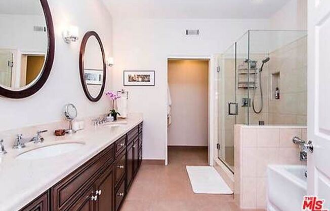 2 bedroom 2.5 bath condo in West LA, Near UCLA