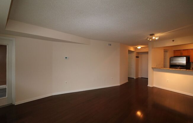 Spacious 2BD/1BA Condo with Glorious Views!