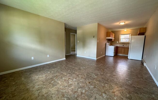 2 beds, 1 bath, 750 sqft, $1,050, Unit 15