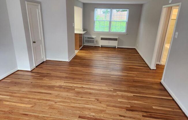 2 beds, 1 bath, 897 sqft, $2,335, Unit E-03