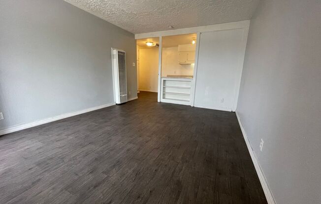 2 beds, 1 bath, 800 sqft, $895, Unit Unit 13