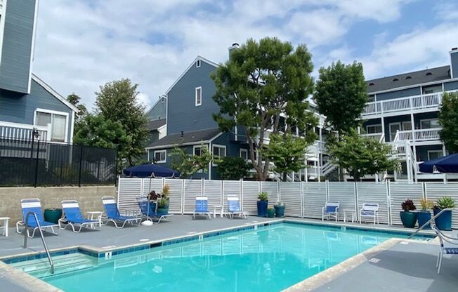 2 beds, 2 baths, 945 sqft, $2,650, Unit 79-202