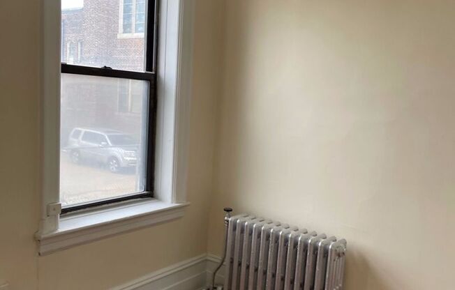 1 bed, 1 bath, $1,750, Unit B10