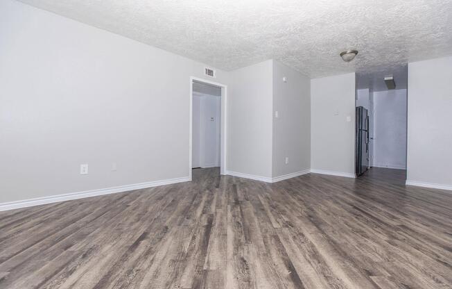 2 beds, 1 bath, 880 sqft, $943