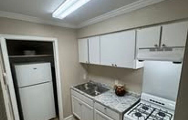 Studio, 1 bath, 325 sqft, $1,000, Unit 112A