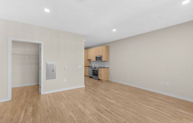 Studio, 1 bath, 548 sqft, $1,880, Unit 316