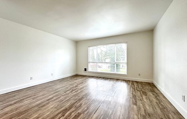 2 beds, 1 bath, 695 sqft, $1,555, Unit 2