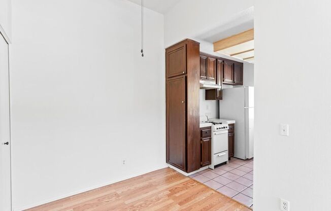 2 beds, 1 bath, $2,400