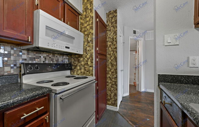 1 bed, 1 bath, 550 sqft, $900, Unit 323