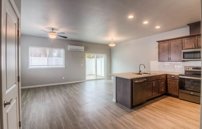 3 beds, 2.5 baths, 1,500 sqft, $1,750, Unit 2412C