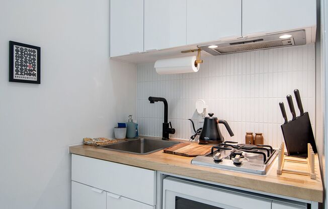 Studio, 1 bath, 214 sqft, $1,325, Unit 302