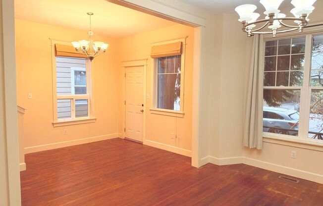 4 Bed/2Bath Classic Craftsman on N Williams Ave