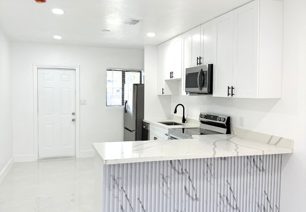 209 NW 10 ST