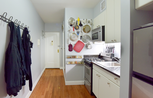 312 W 23 ST