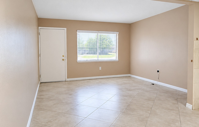 Charming 1-Bedroom Condo in Clearwater – Convenient Location Near Shopping and Beaches