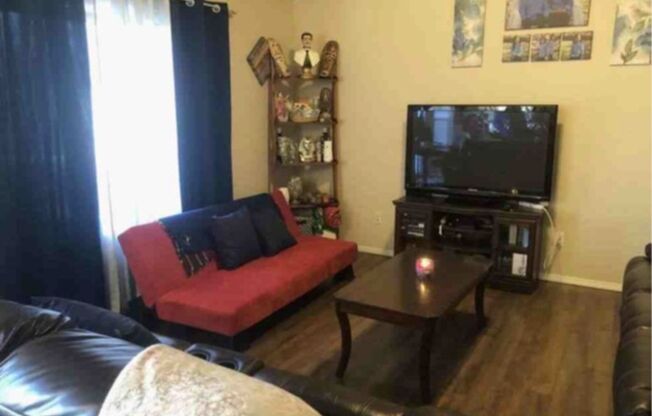 3 beds, 2 baths, $2,300