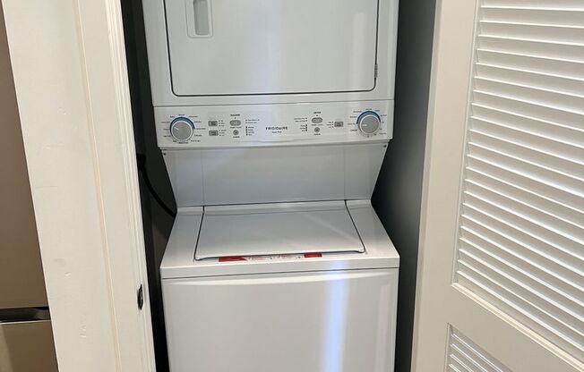 Studio, 1 bath, 406 sqft, $2,095, Unit 213