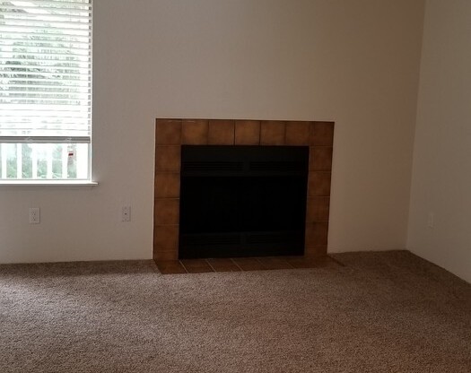 2 beds, 1 bath, 900 sqft, $1,720, Unit 16