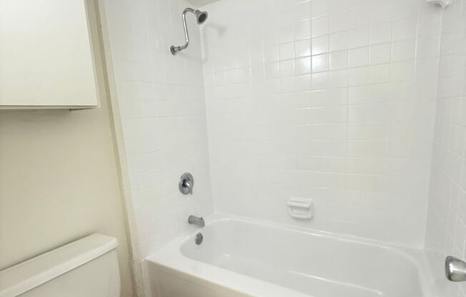 2 beds, 1 bath, 924 sqft, $1,709, Unit OPA-225