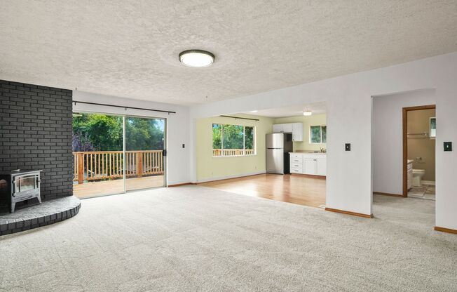 Wonderful 4 bedroom, 2 Bath on Oversized lot with Mt Hood Views.