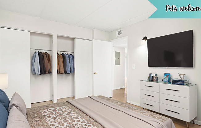 2 beds, 1 bath, 884 sqft, $1,420, Unit J113