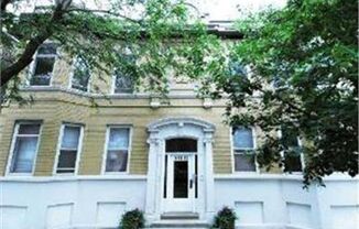 Light Filled Spacious 2 Bedroom Condo in Lakeview