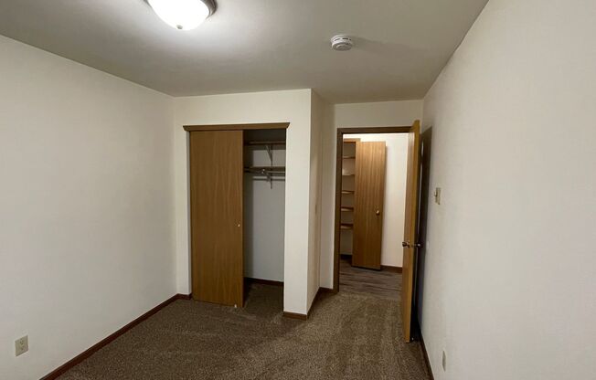 3 beds, 1 bath, 1,040 sqft, $1,800, Unit 3156-105