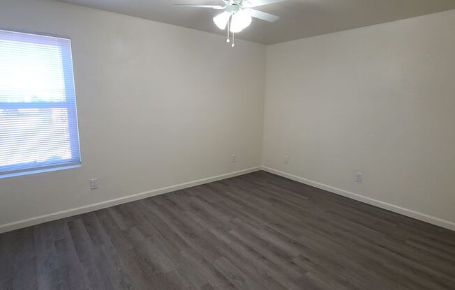 2 beds, 1 bath, $1,450, Unit 11350-23