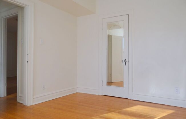 Spacious 1BD/1BATH in Moorlands Neighborhood