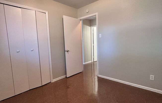 3 beds, 1 bath, $1,195