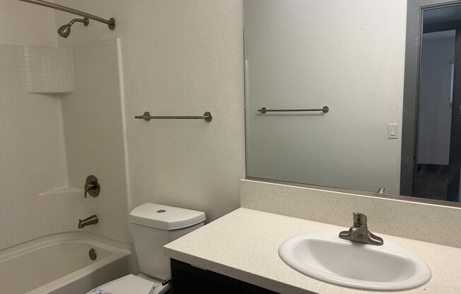 2 beds, 1 bath, 920 sqft, $3,135, Unit A101