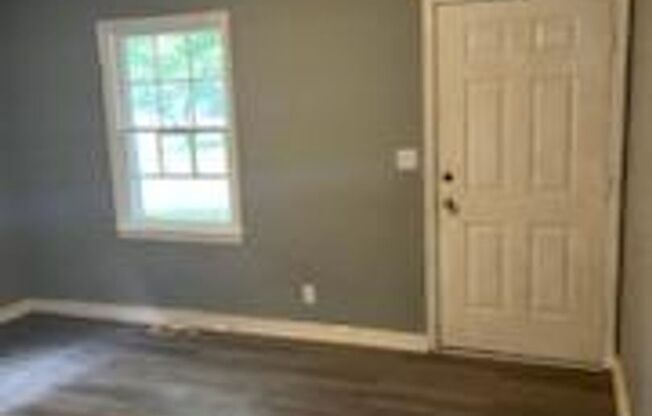 2BR/1BA House recently renovated