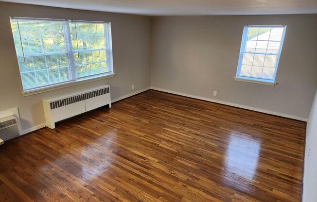 1 bed, 1 bath, 663 sqft, $2,100, Unit H-14